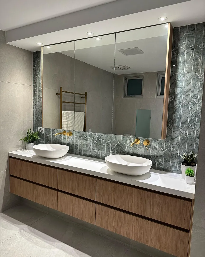 Modern bathroom with double sinks, large mirror